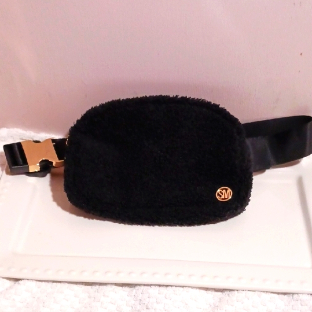 ⚜️ Steve Madden ⚜️Limited Edition Black Boucle Textured  Crossbody/Waist Bag ⚜️